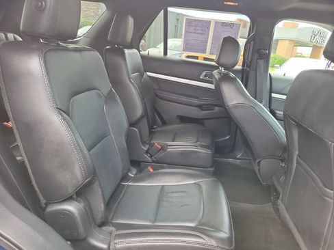 Used 2017 Ford Explorer XLT w/ Equipment Group 202A AWD/4WD image 31