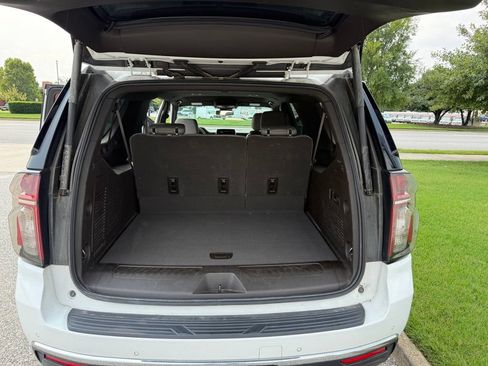 Used 2023 Chevrolet Suburban LT w/ Luxury Package AWD/4WD image 11