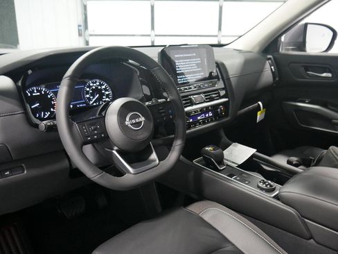 New 2025 Nissan Pathfinder SL image 9
