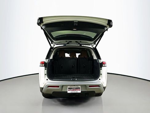 Used 2024 Nissan Pathfinder Platinum image 38