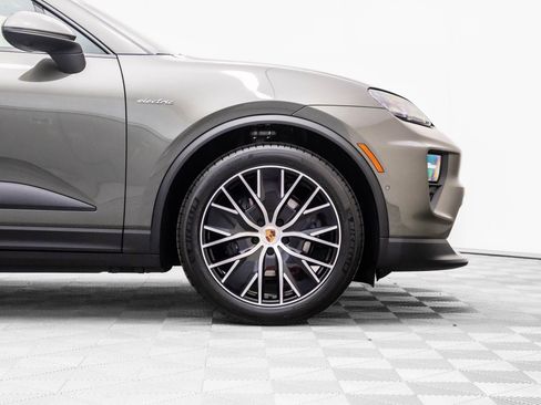 New 2025 Porsche Macan 4 Electric image 32