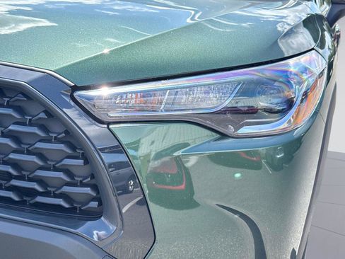 Used 2025 Toyota Corolla Cross LE image 9