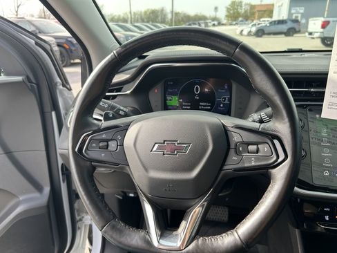 Used 2022 Chevrolet Bolt EUV LT w/ Convenience Package image 9