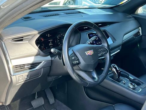 Used 2023 Cadillac XT4 Premium Luxury FWD image 10