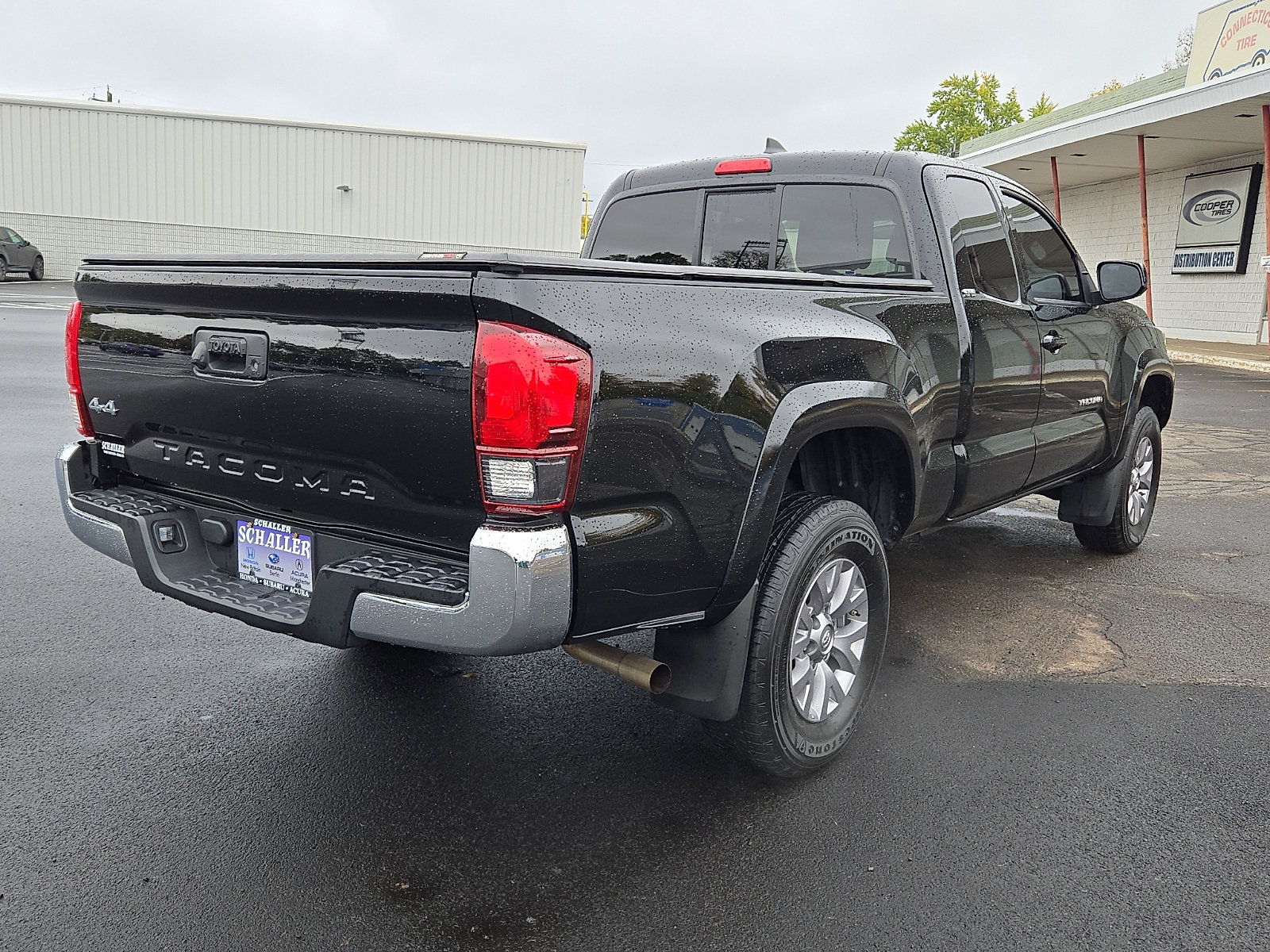 Used 2018 Toyota Tacoma SR5 w/ SR5 Appearance Package (SM) AWD/4WD image 6