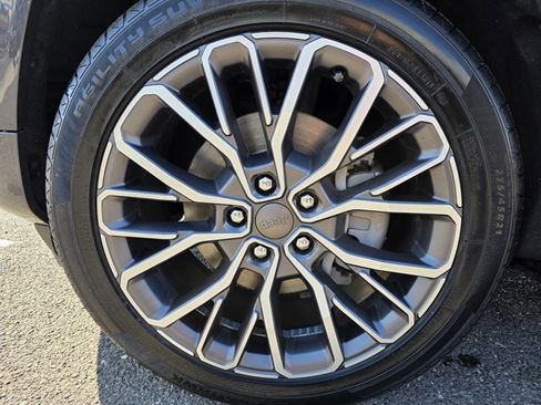 Used 2023 Jeep Grand Cherokee L Summit image 4