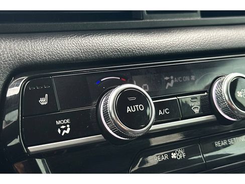 Used 2025 Honda Pilot EX-L image 30