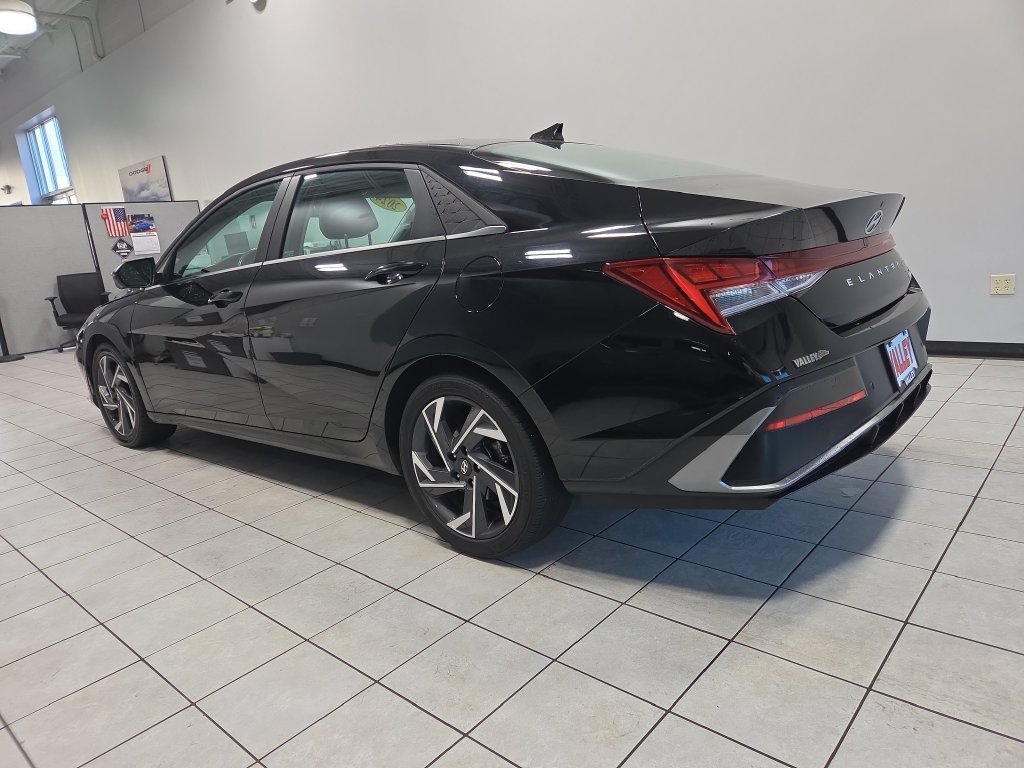 Used 2024 Hyundai Elantra Limited FWD image 9