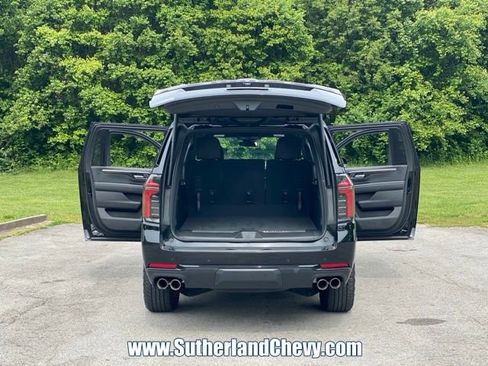 Used 2025 Chevrolet Suburban Z71 AWD/4WD image 45
