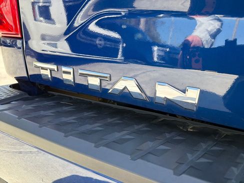 Used 2024 Nissan Titan SV w/ SV Convenience Package image 10