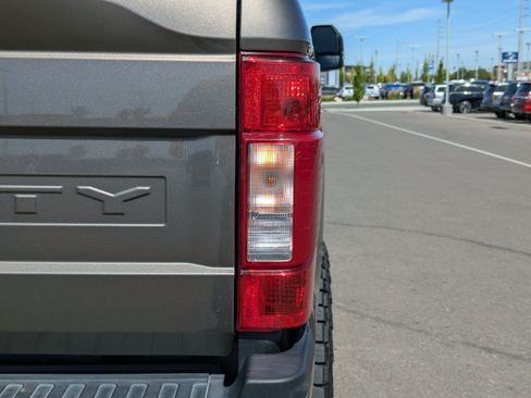 Used 2022 Ford F250 Lariat w/ Lariat Ultimate Package AWD/4WD image 46