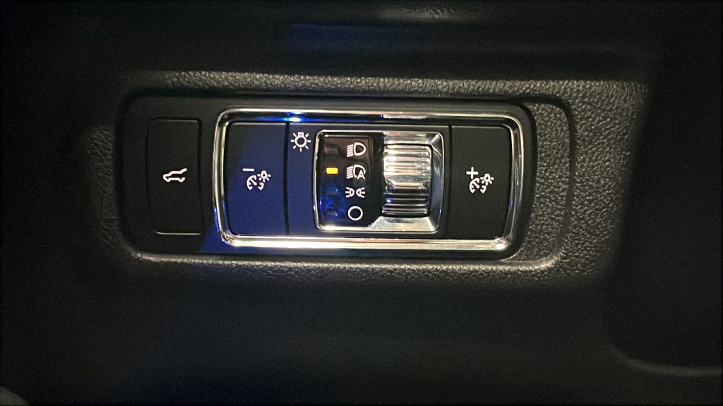 Used 2025 Lincoln Corsair Reserve AWD/4WD image 34