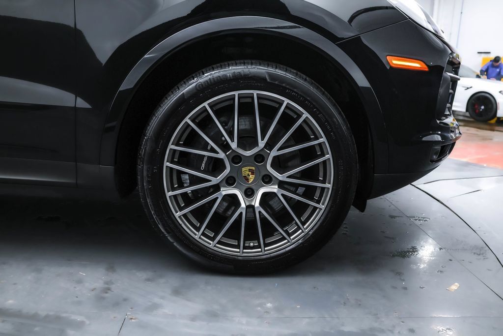 Used 2022 Porsche Cayenne Platinum Edition AWD/4WD image 38