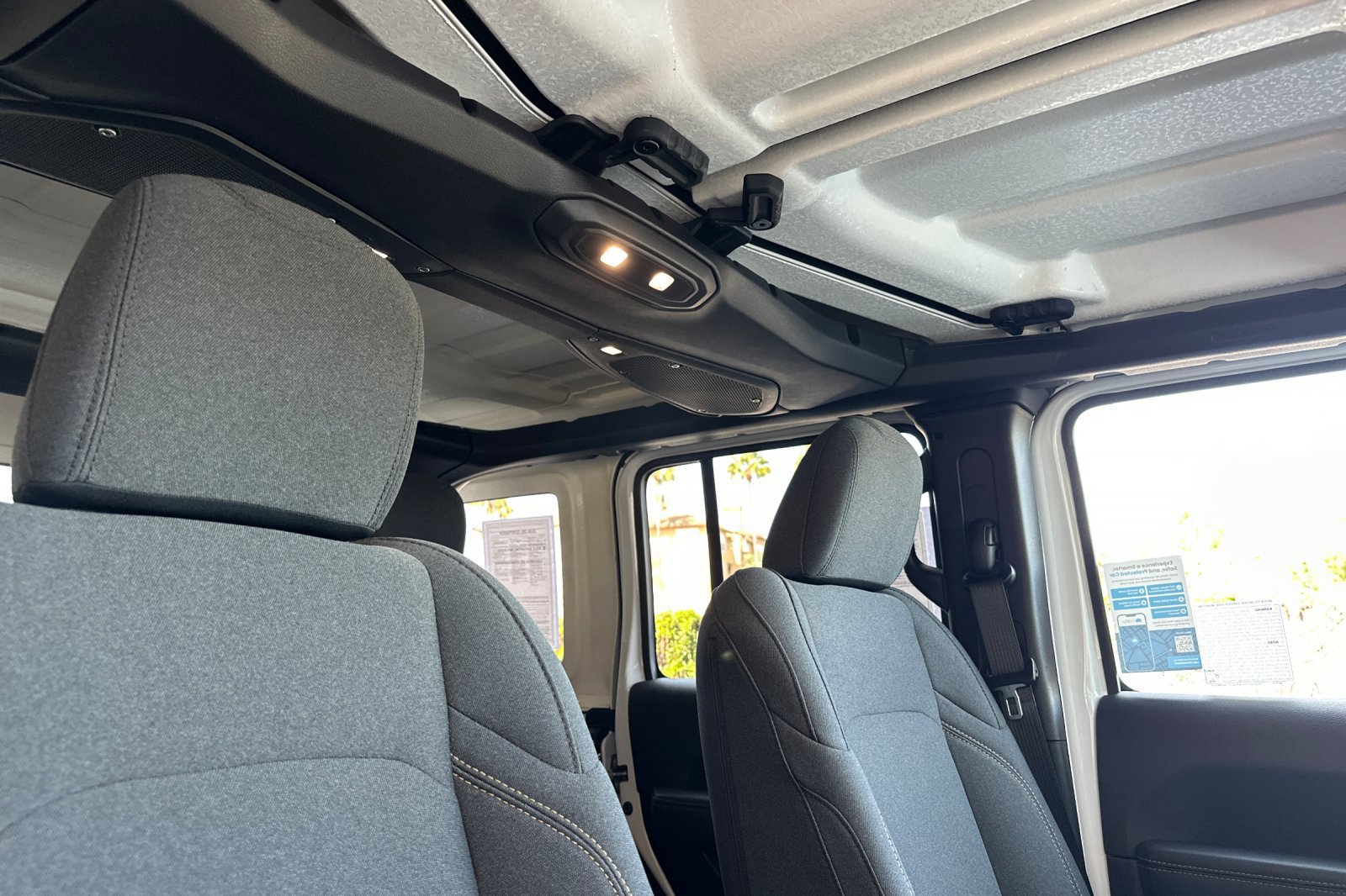 Used 2025 Jeep Wrangler Unlimited Sahara AWD/4WD image 17