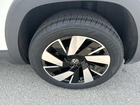 Used 2025 Volkswagen Atlas Cross Sport SE FWD image 13