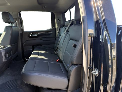 Used 2024 Chevrolet Silverado 1500 LT Trail Boss w/ LT Trail Boss Premium Package AWD/4WD image 16