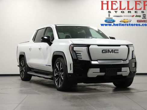 Used 2025 GMC Sierra EV Denali AWD/4WD image 1