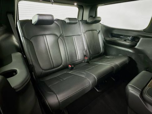 Certified 2025 Jeep Grand Wagoneer 4WD image 39