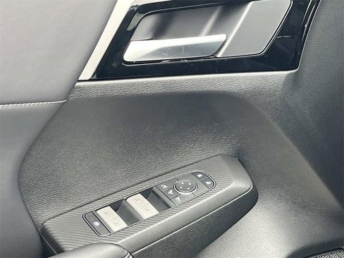 New 2026 Mitsubishi Outlander SE image 12