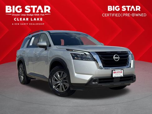 Used 2025 Nissan Pathfinder SV FWD image 1