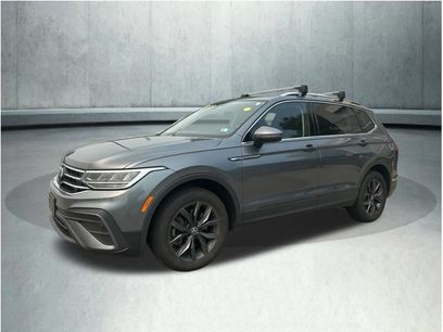 Used 2023 Volkswagen Tiguan SE w/ Panoramic Sunroof Package