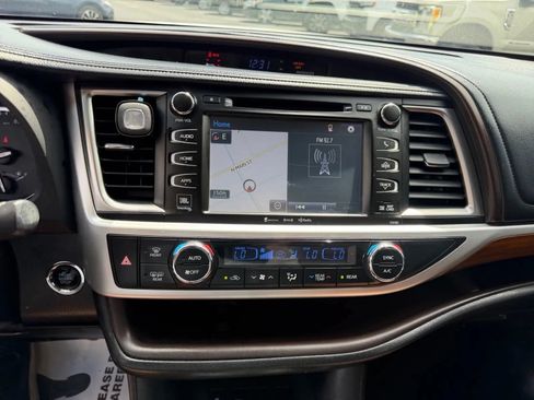 Used 2017 Toyota Highlander Limited FWD image 22