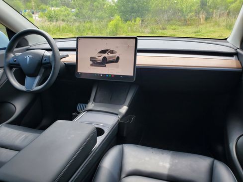 Used 2022 Tesla Model Y Performance AWD/4WD image 32