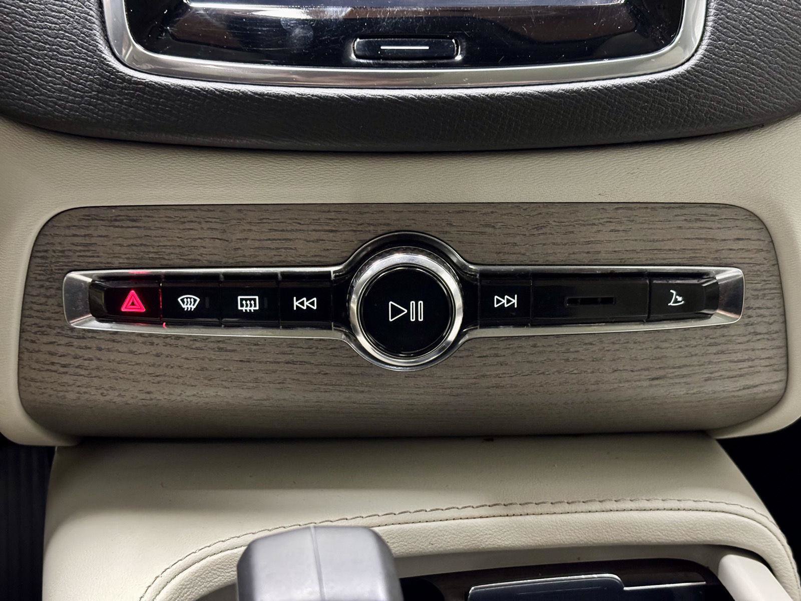 Used 2024 Volvo XC90 T8 Plus AWD/4WD image 33