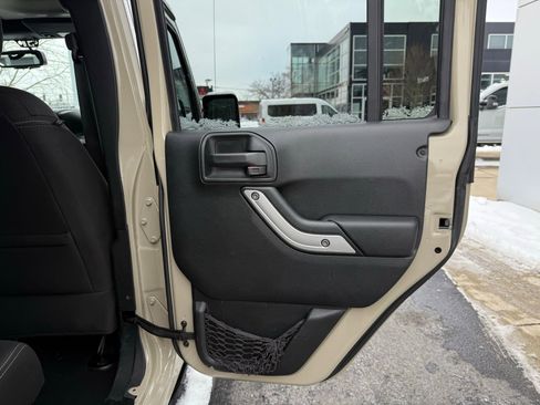 Used 2018 Jeep Wrangler Unlimited Sahara image 27