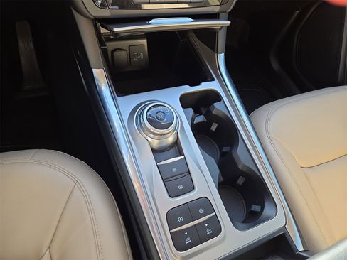 Used 2020 Ford Explorer XLT w/ Equipment Group 202A image 22