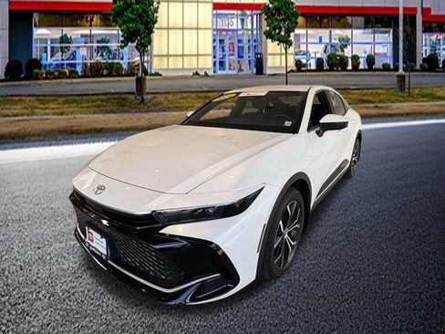 Used 2024 Toyota Crown XLE image 1