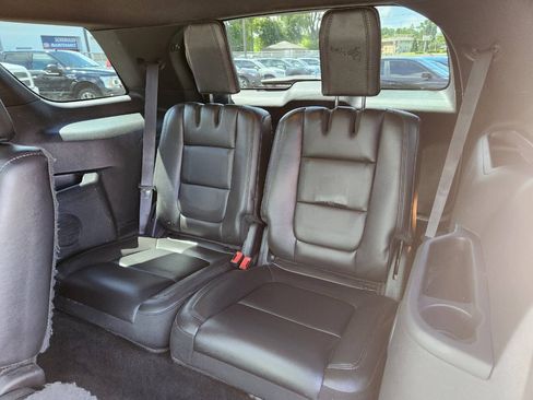 Used 2014 Ford Explorer XLT w/ Equipment Group 202A AWD/4WD image 15