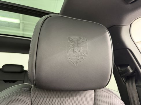 Certified 2025 Porsche Macan image 34