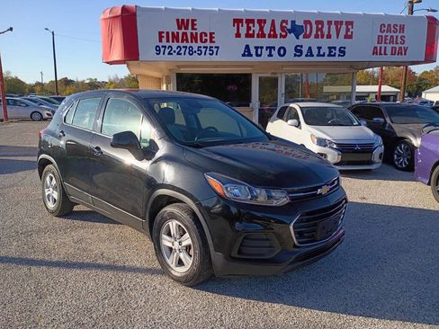 Used 2020 Chevrolet Trax LS image 3