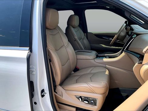 Used 2020 Cadillac Escalade Platinum AWD/4WD image 9