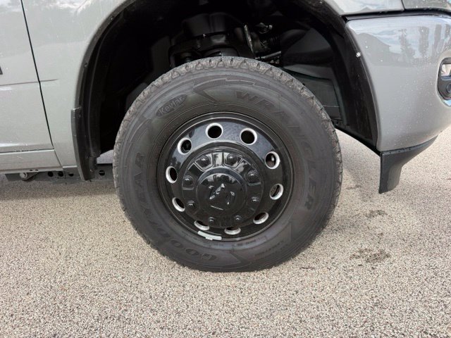 Used 2026 RAM 3500 Laramie w/ Night Edition AWD/4WD image 4