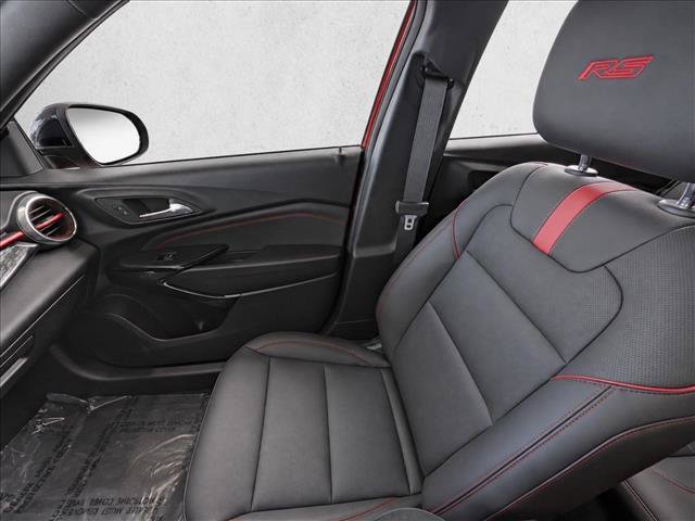 Used 2025 Chevrolet Trax RS w/ Driver Confidence Package FWD image 28