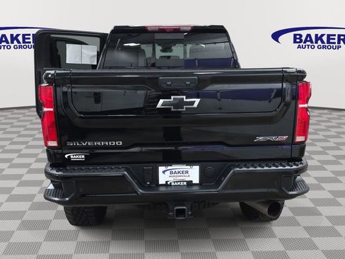 Used 2025 Chevrolet Silverado 2500 ZR2 w/ Technology Package image 6
