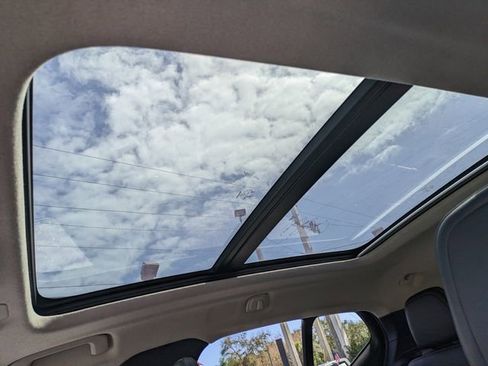 Used 2021 Volvo XC40 T5 Momentum w/ Premium Package image 21