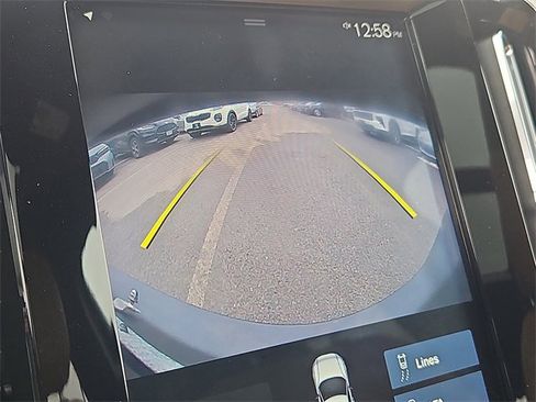 Used 2020 Volvo XC40 T5 Momentum w/ Protection Package Premier image 16