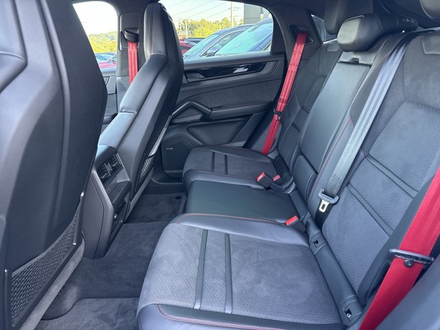 Used 2025 Porsche Cayenne GTS AWD/4WD image 5