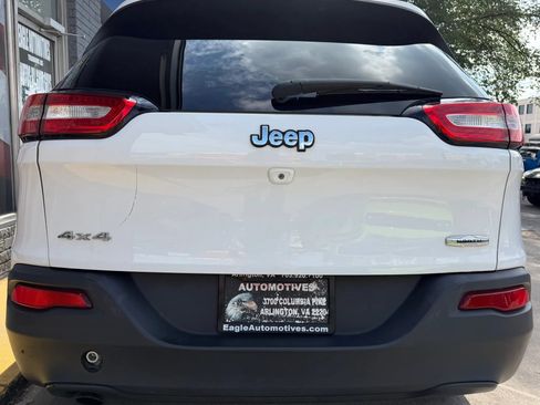 Used 2015 Jeep Cherokee Latitude w/ Cold Weather Group AWD/4WD image 4