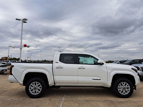 New 2026 Toyota Tacoma SR5 AWD/4WD image 4