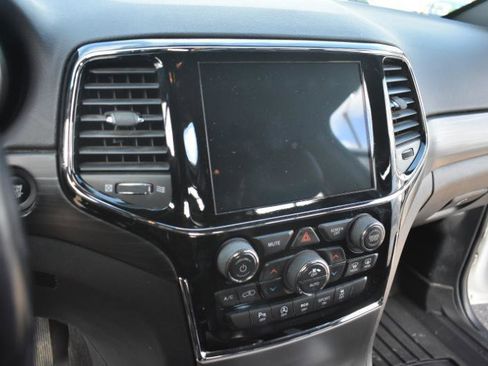 Used 2020 Jeep Grand Cherokee Altitude image 30