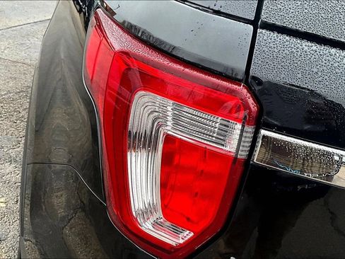 Used 2018 Ford Explorer Limited image 24