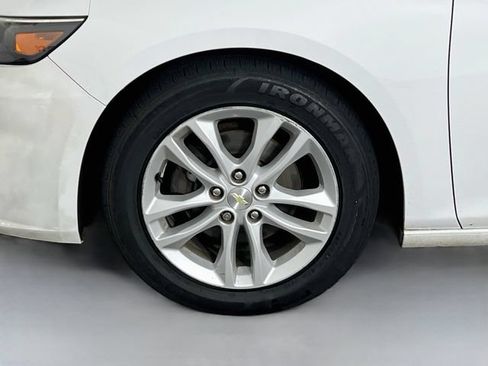 Used 2017 Chevrolet Malibu LT w/ Leather Package FWD image 10