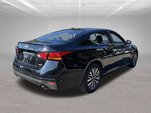 Used 2023 Nissan Altima 2.5 SV w/ SV Premium Package AWD/4WD image 24
