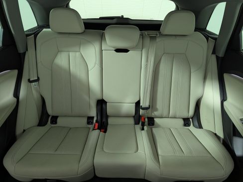 Certified 2025 Audi Q5 Prestige AWD/4WD image 13