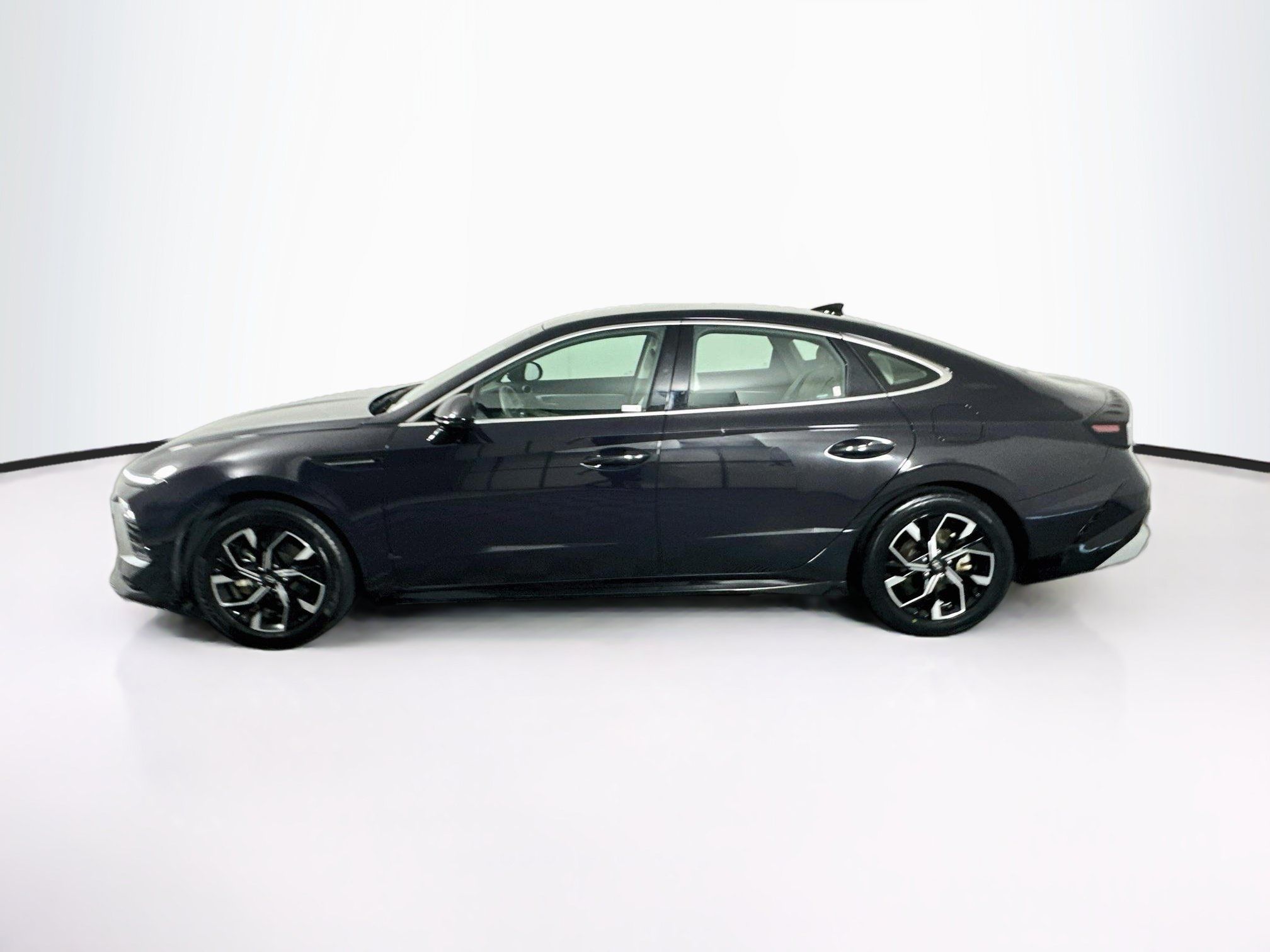 Used 2025 Hyundai Sonata SEL FWD image 4