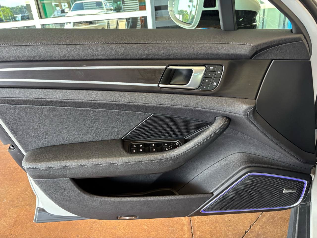 Used 2023 Porsche Panamera Platinum Edition RWD image 18